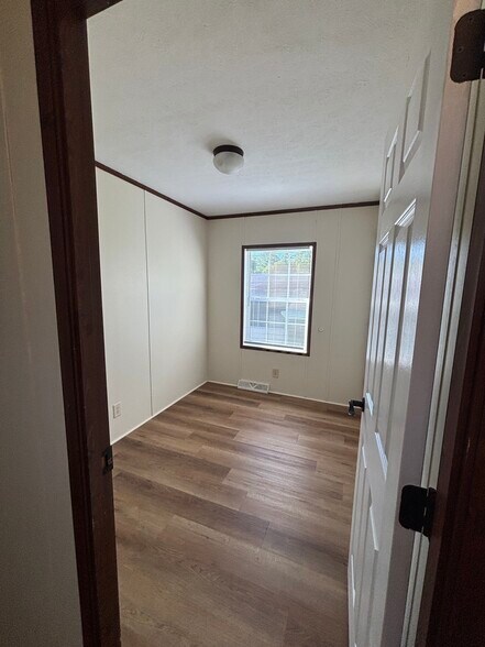 Building Photo - 40 Edgewood Dr