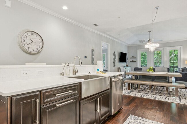Building Photo - 95217 Summerwoods Cir