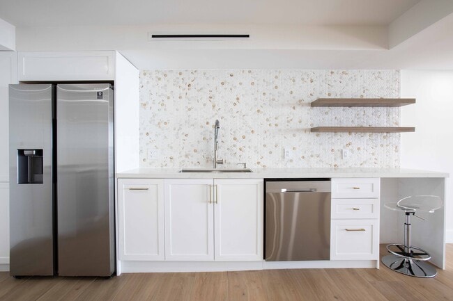 Building Photo - 3 Grove Isle Dr