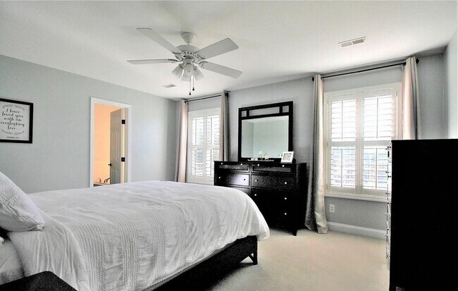 Building Photo - 5106 Tropicana Dr