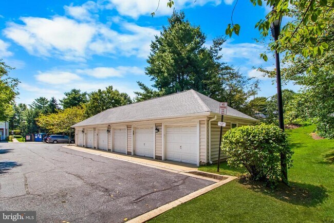 Building Photo - 5900 Great Star Dr