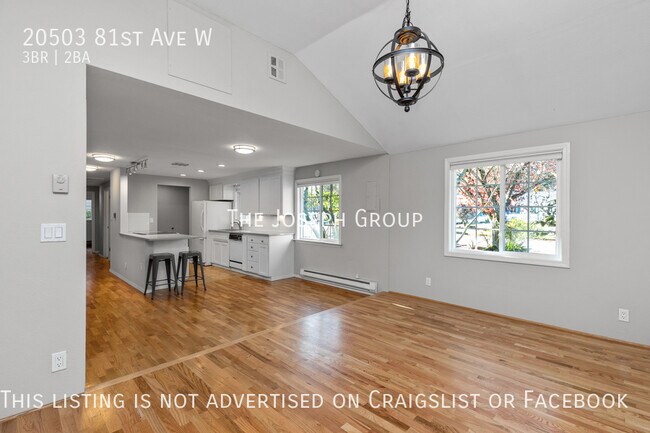 Building Photo - Open and bright 3 bed/1.75 bath in Edmonds!