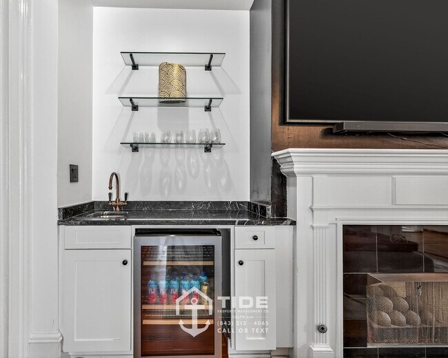 Building Photo - Live in the Heart of Harleston Village!