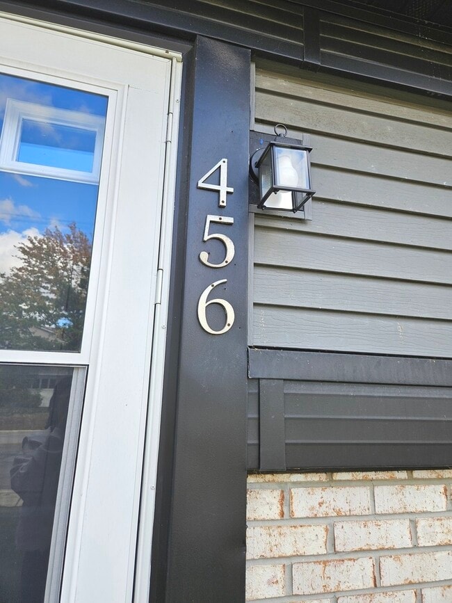 Building Photo - 456 W Inverrary Ln