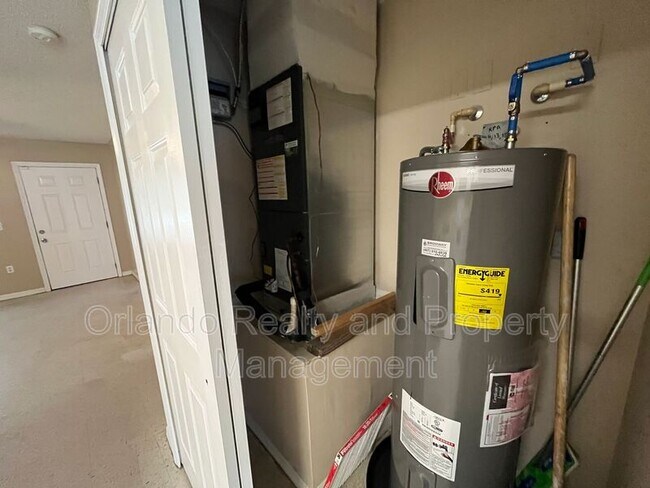 Building Photo - 550 Imperial Pl