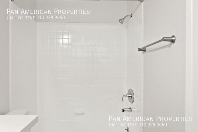 Building Photo - 450 Vista Dr