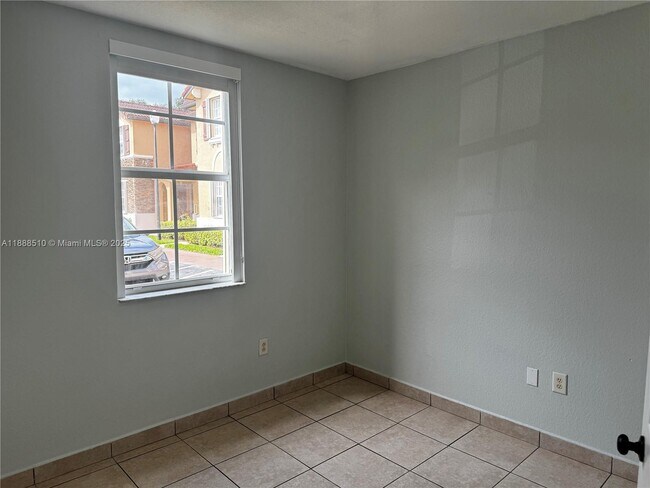 Building Photo - 1480 NE 33rd Ave