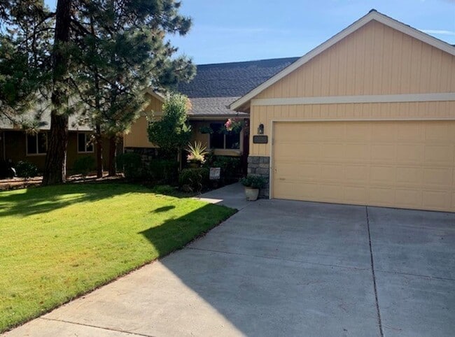 Primary Photo - Leasing Special! 3 Bedroom House on Quarter Acre!