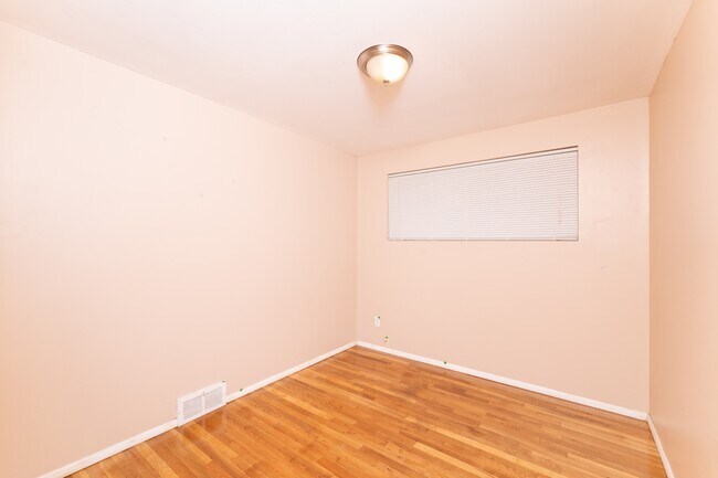 Building Photo - 804 NE 123rd St