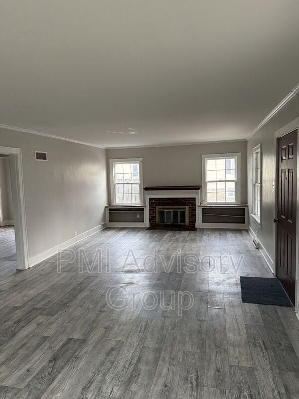 Building Photo - 700 SW Macvicar Ave