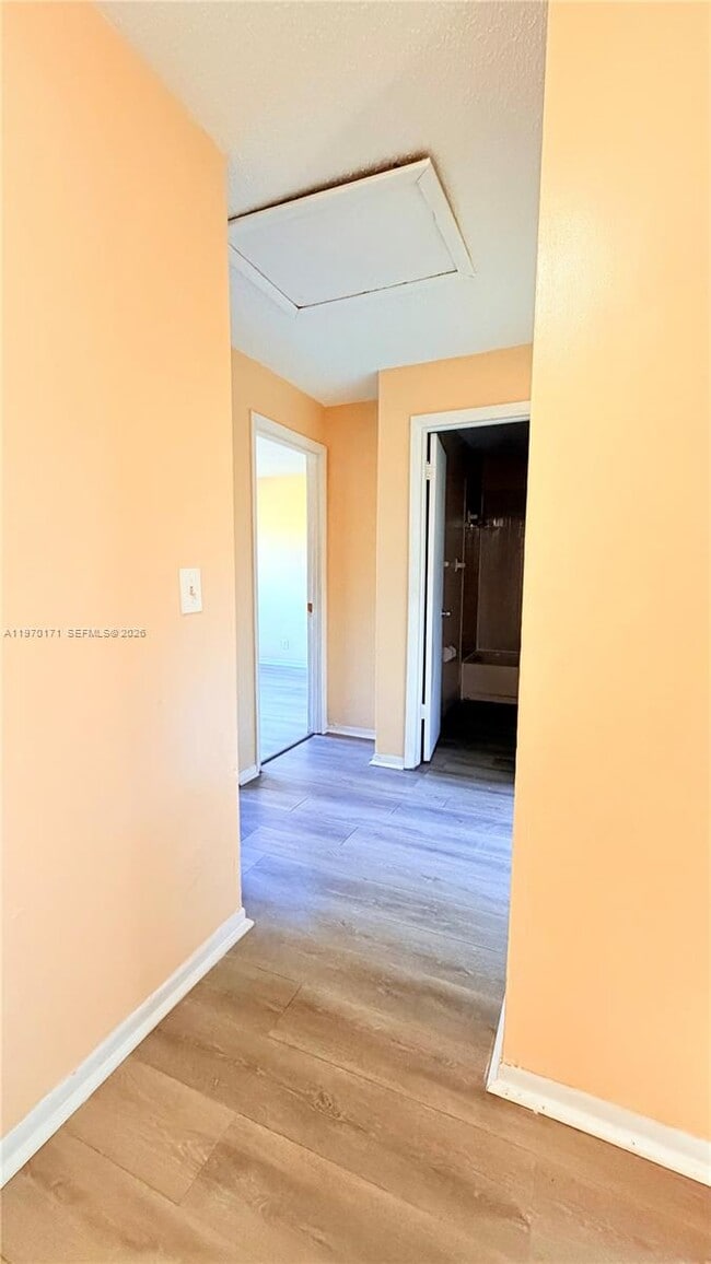 Building Photo - 948 SW 74th Ave