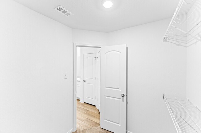 Building Photo - 1139 Amy Dr