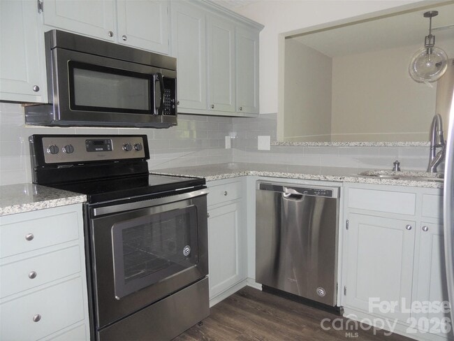 Building Photo - 9252 Kings Canyon Dr