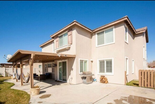 Building Photo - Spacious 5BR House in Palmdale