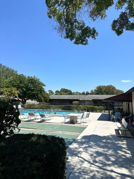 Building Photo - 4215 E Bay Dr