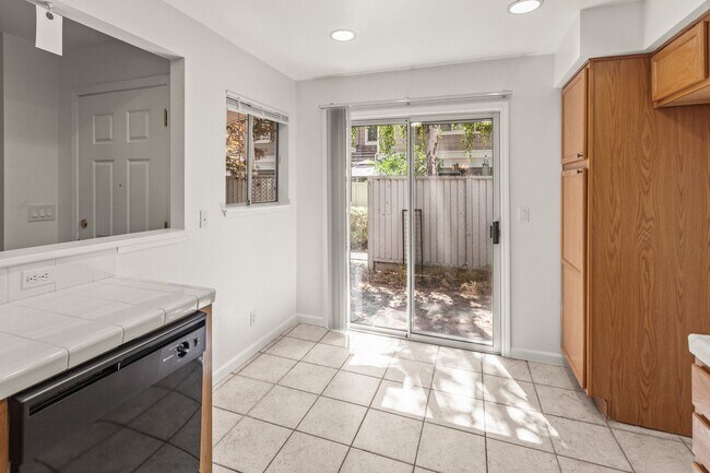Building Photo - 6125 Lambeck Ln