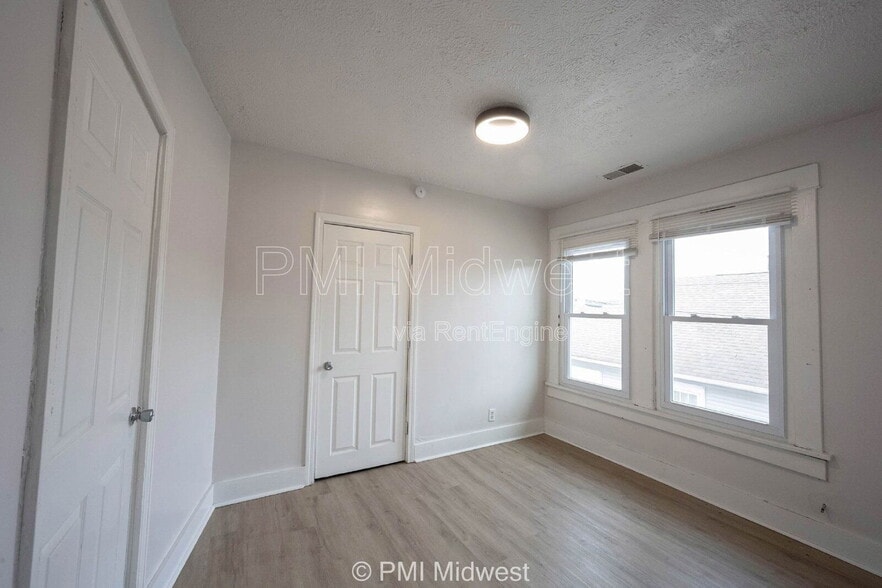 Building Photo - 2211 E New York St