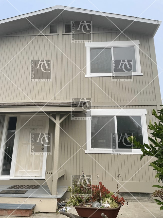 Primary Photo - 3 bed 1.5 bath Home upper westside