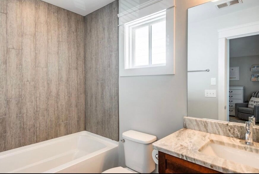 Building Photo - 710 Buchanan St