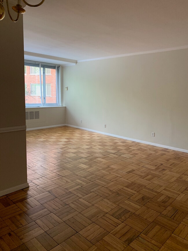 Living room - 4200 Cathedral Ave NW