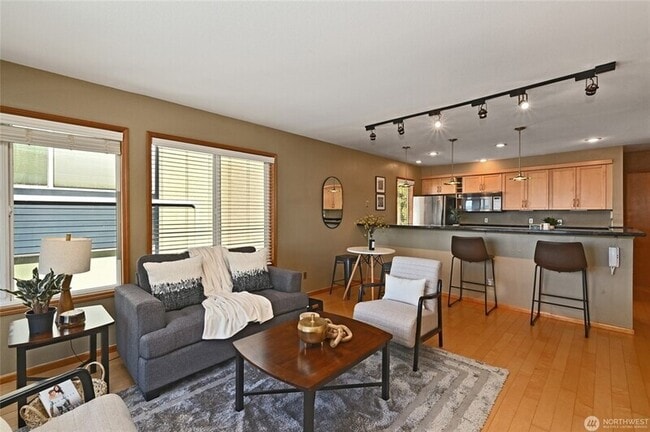 Building Photo - 4226 Beach Dr SW