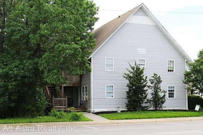 Building Photo - 227 E Main St