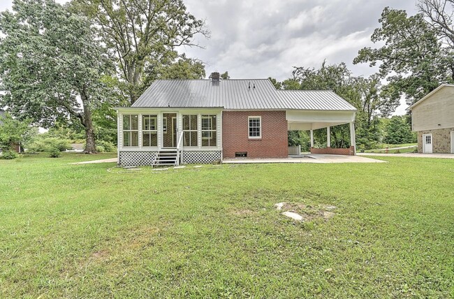 Building Photo - 401 Hillcrest Dr