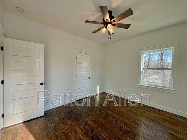 Building Photo - 125 Burton St