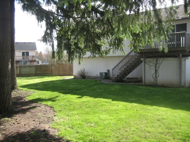 Building Photo - 4Bd/3Ba Two Story House - Available to View!
