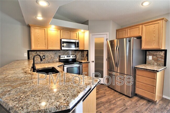 Building Photo - 306 Pietra Way