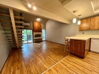Building Photo - Beautiful 2 Bed, 2 Bath Townhome with Community Pool, Gym & Clubhouse!