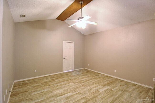 Building Photo - 17 Quamasia Ave