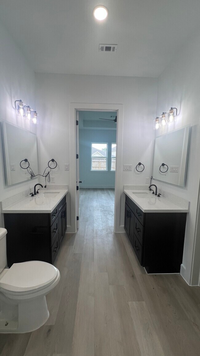 Building Photo - 3810 St Simon Manor Dr