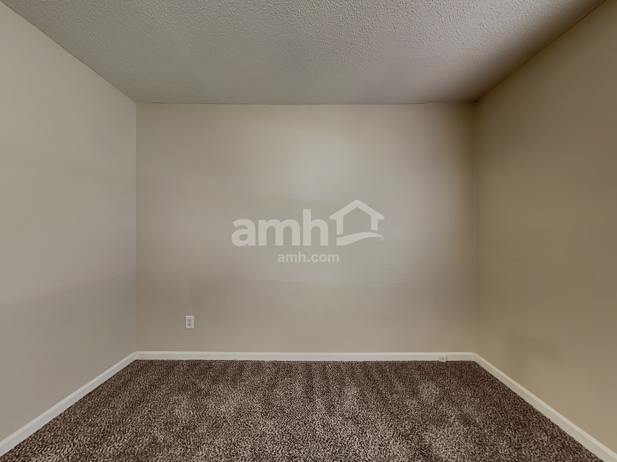 Building Photo - 502 Hunters Way