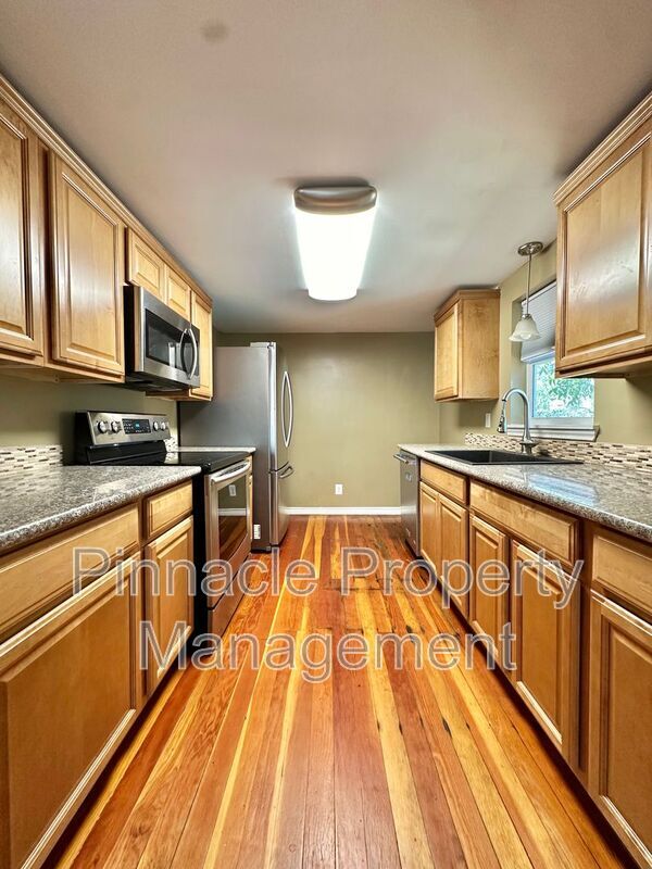 Building Photo - 1807 San Antonio St