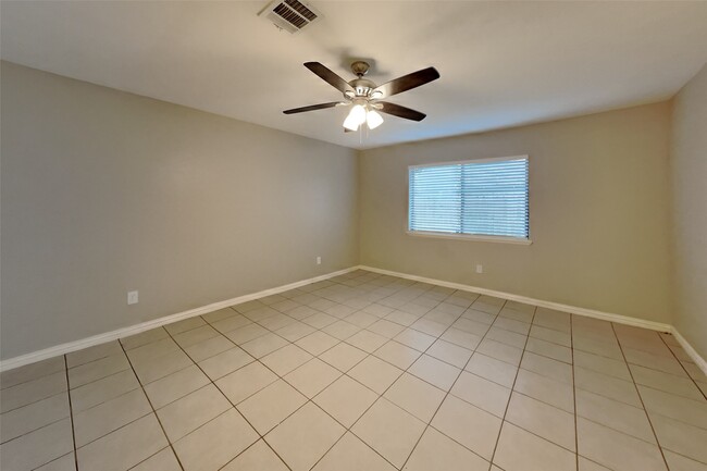 Building Photo - 18106 Navajo Trail Dr