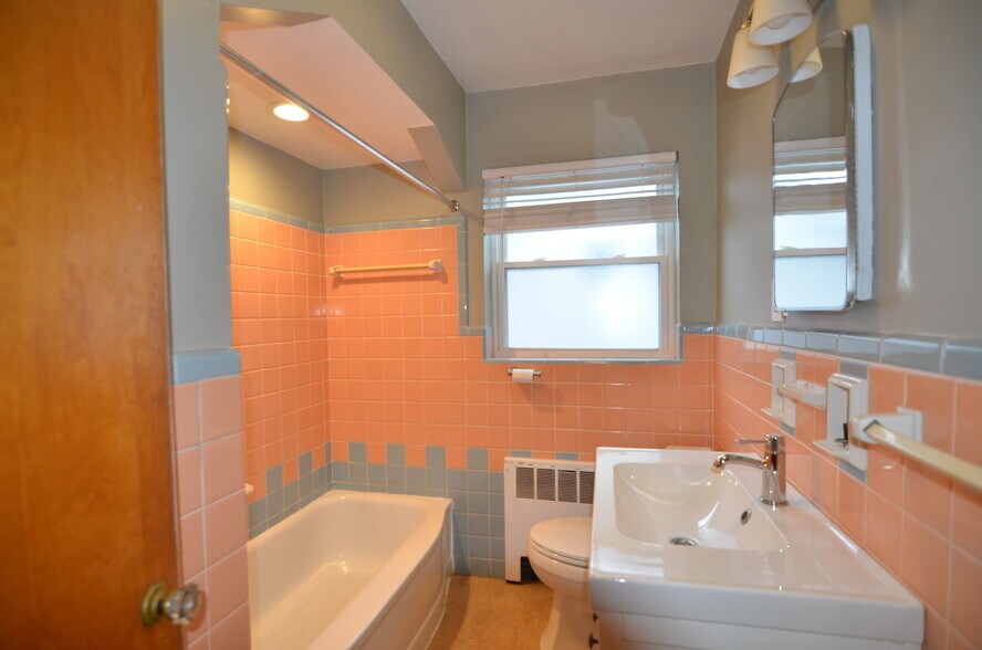 Building Photo - 6834 Park Ave