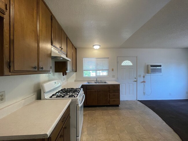 Building Photo - West Lancaster 1 Bedroom