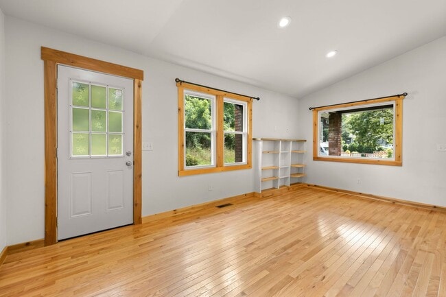 Building Photo - Unique 2-Bedroom, 1-Bathroom with Loft Space and Fenced-In Yard in Oakley