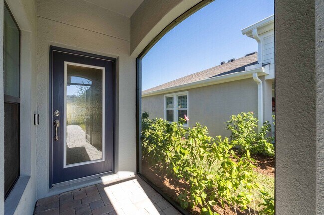 Building Photo - Beautiful Villa, ready to make it your home.