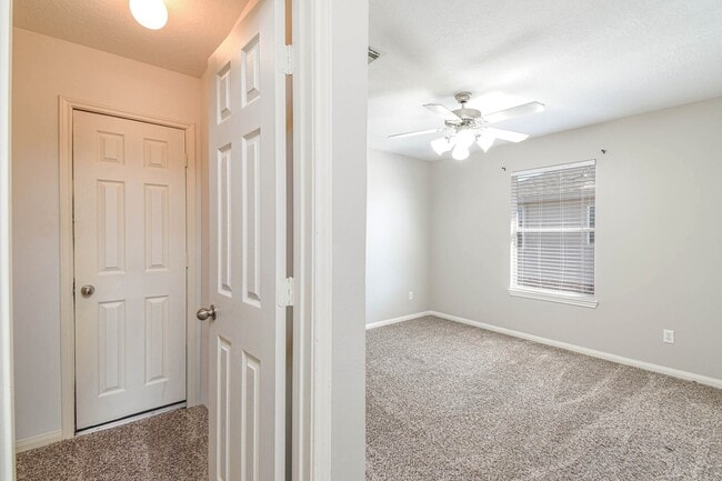 Building Photo - 245 Lake Estates Dr