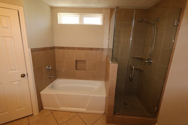 Building Photo - 6223 Autumn Forest Dr