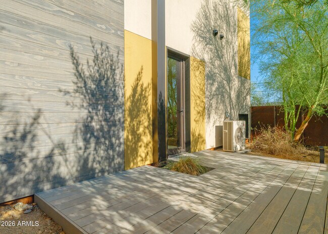 Building Photo - 1740 E Ocotillo Rd