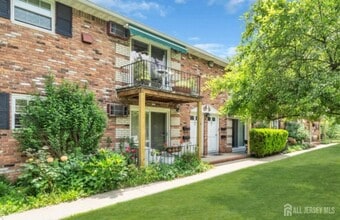 Building Photo - 320 South St