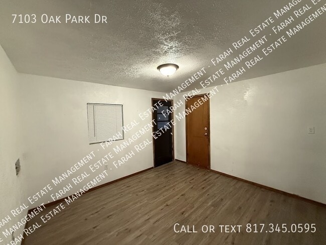 Building Photo - 7103 Oak Park Dr