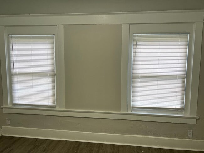 Building Photo - Gorgeous Renovated 3 Bedroom House!