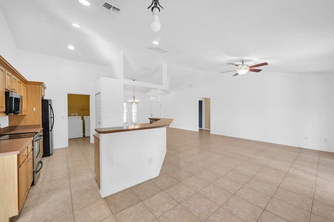 Building Photo - 214 SW Milburn Cir