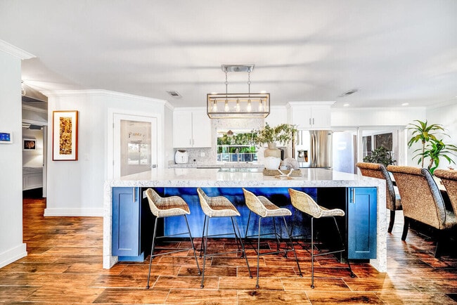 Building Photo - 864 Appleby St