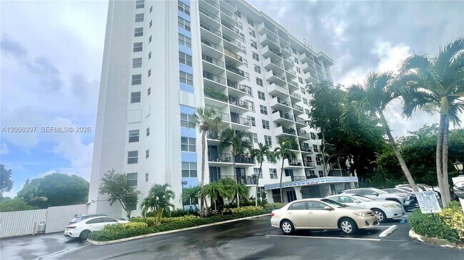 Building Photo - 1800 N Andrews Ave