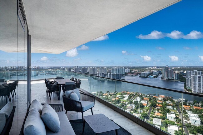 Building Photo - 18975 Collins Ave